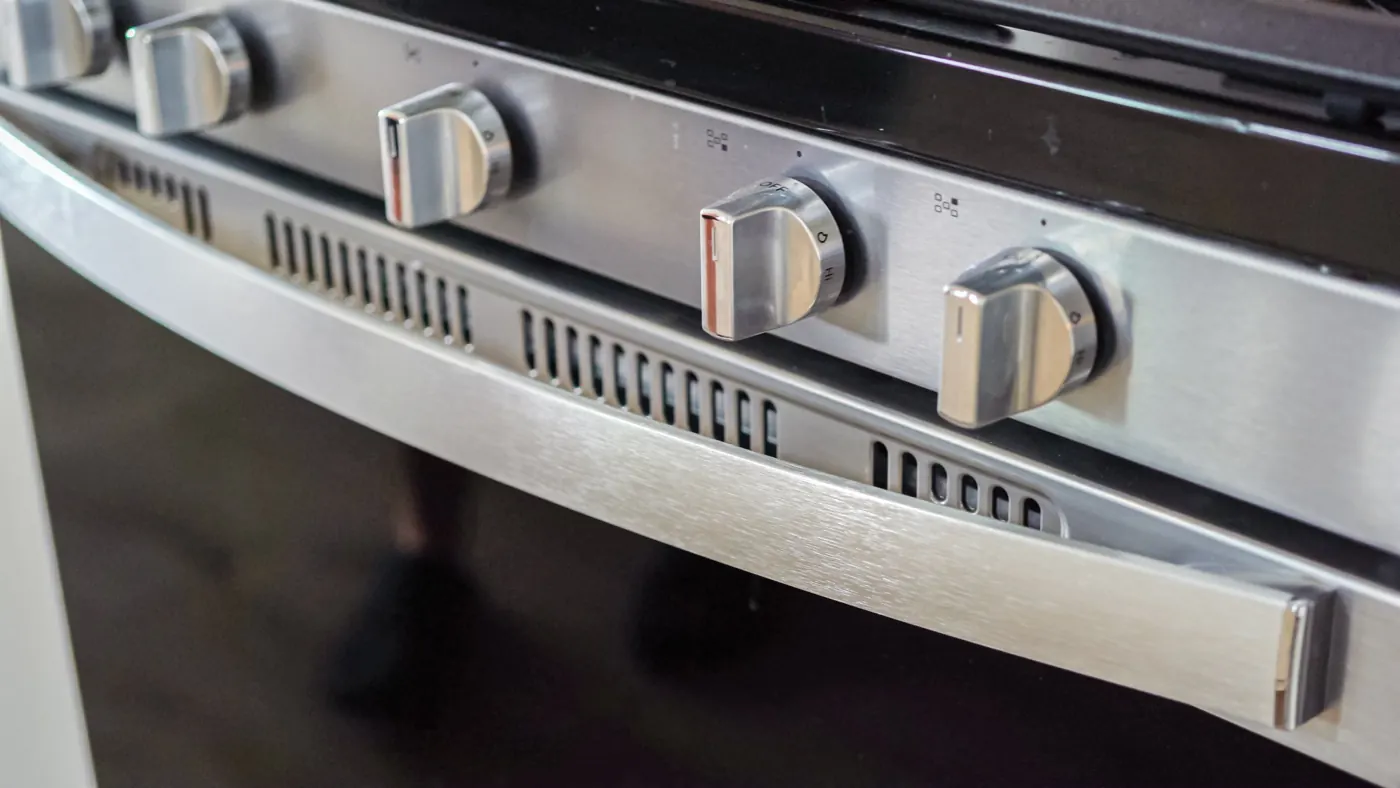 Gas cooking range with oven in a Dubai kitchen, ready for repair