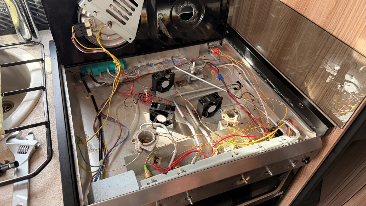 Gas cooking range with oven in a Dubai kitchen, ready for repair